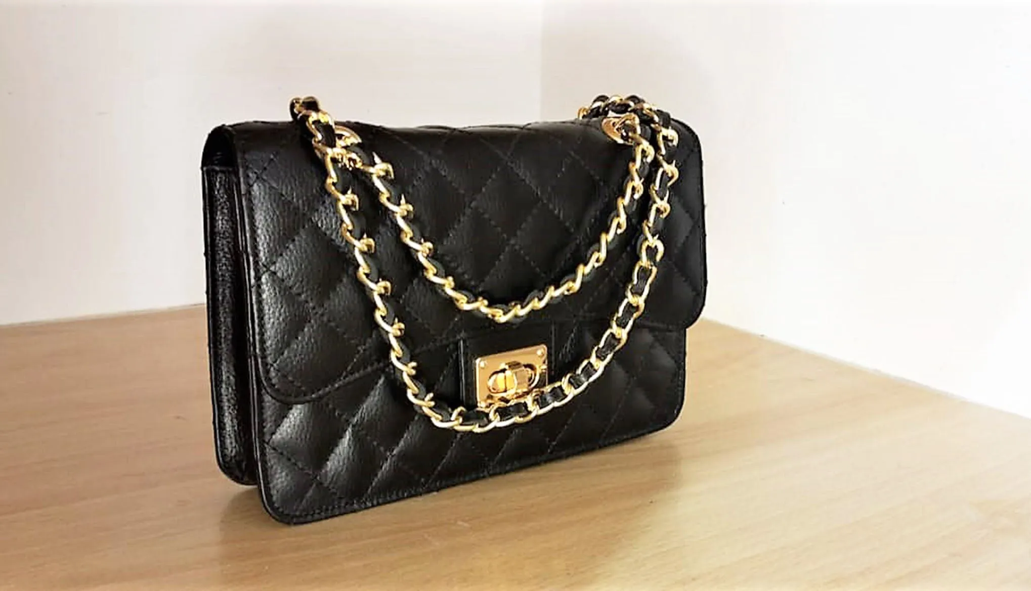 Exquisite Small Shoulder Bag Black Quilted Leather Purse