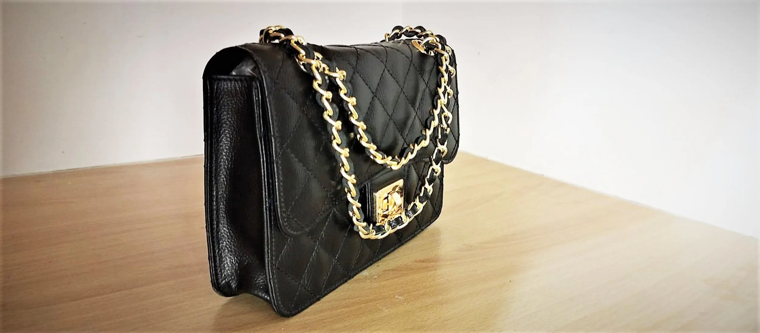 Exquisite Small Shoulder Bag Black Quilted Leather Purse