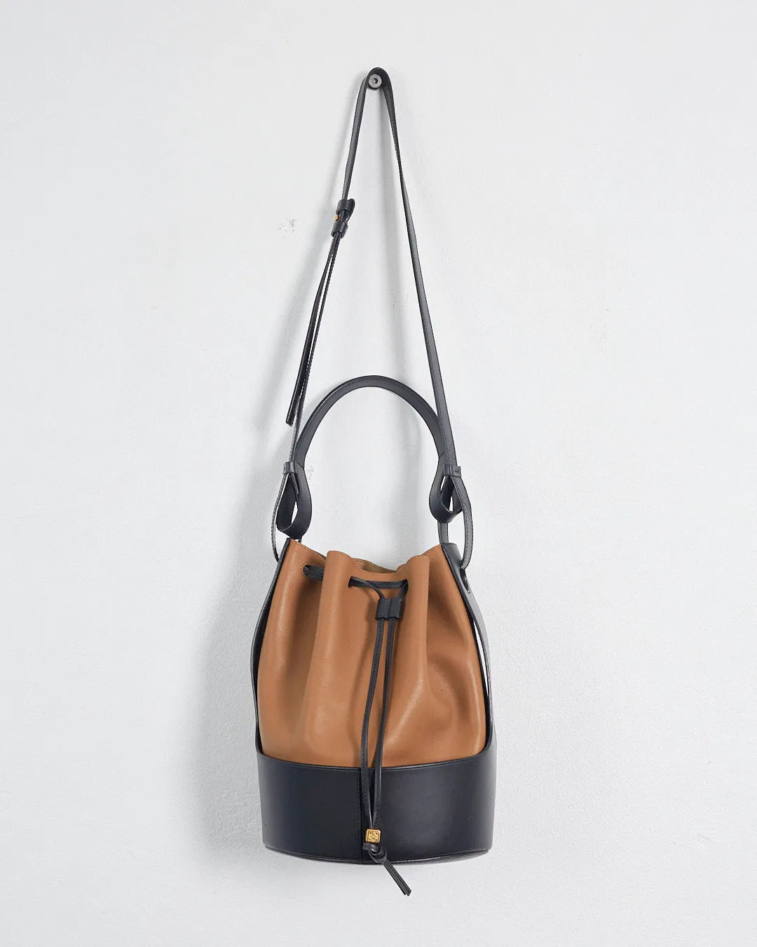 Loewe 'balloon' leather drawstring bucket bag, black & brown