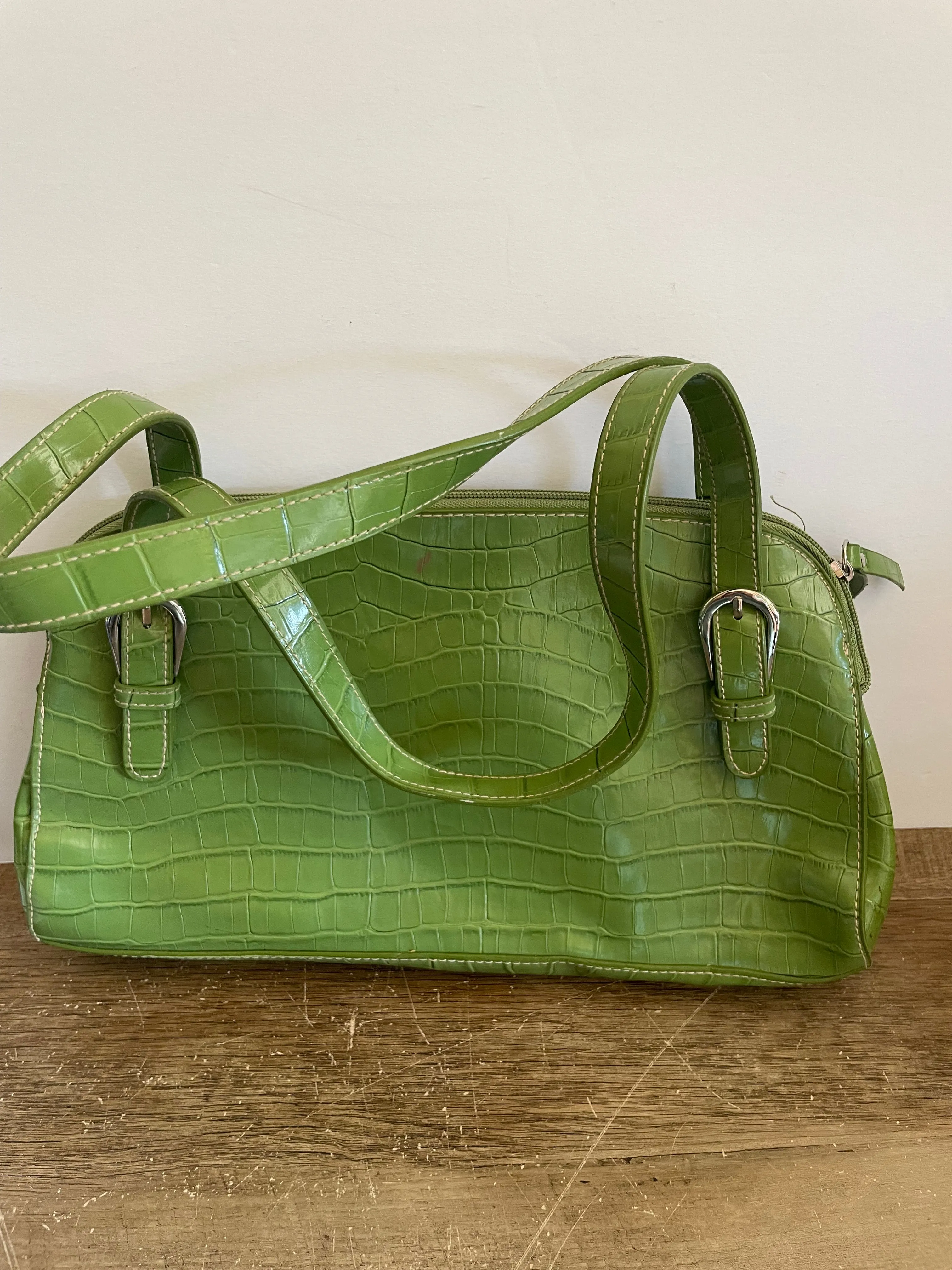 <€€ Green Faux Leather Alligator Shoulder Purse Bag Belt Strap Medium Size w/ Notebook & Key Chain