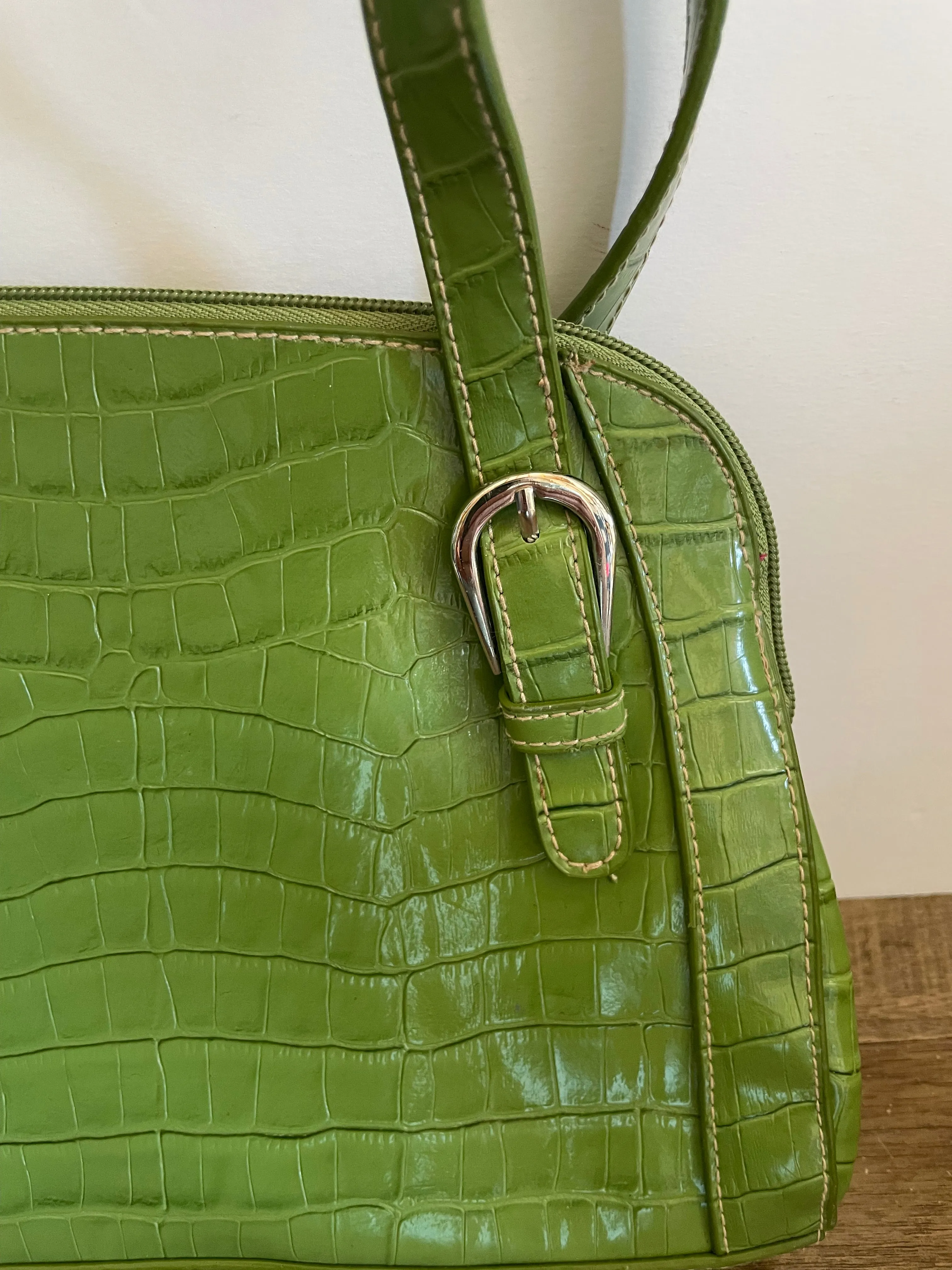 <€€ Green Faux Leather Alligator Shoulder Purse Bag Belt Strap Medium Size w/ Notebook & Key Chain