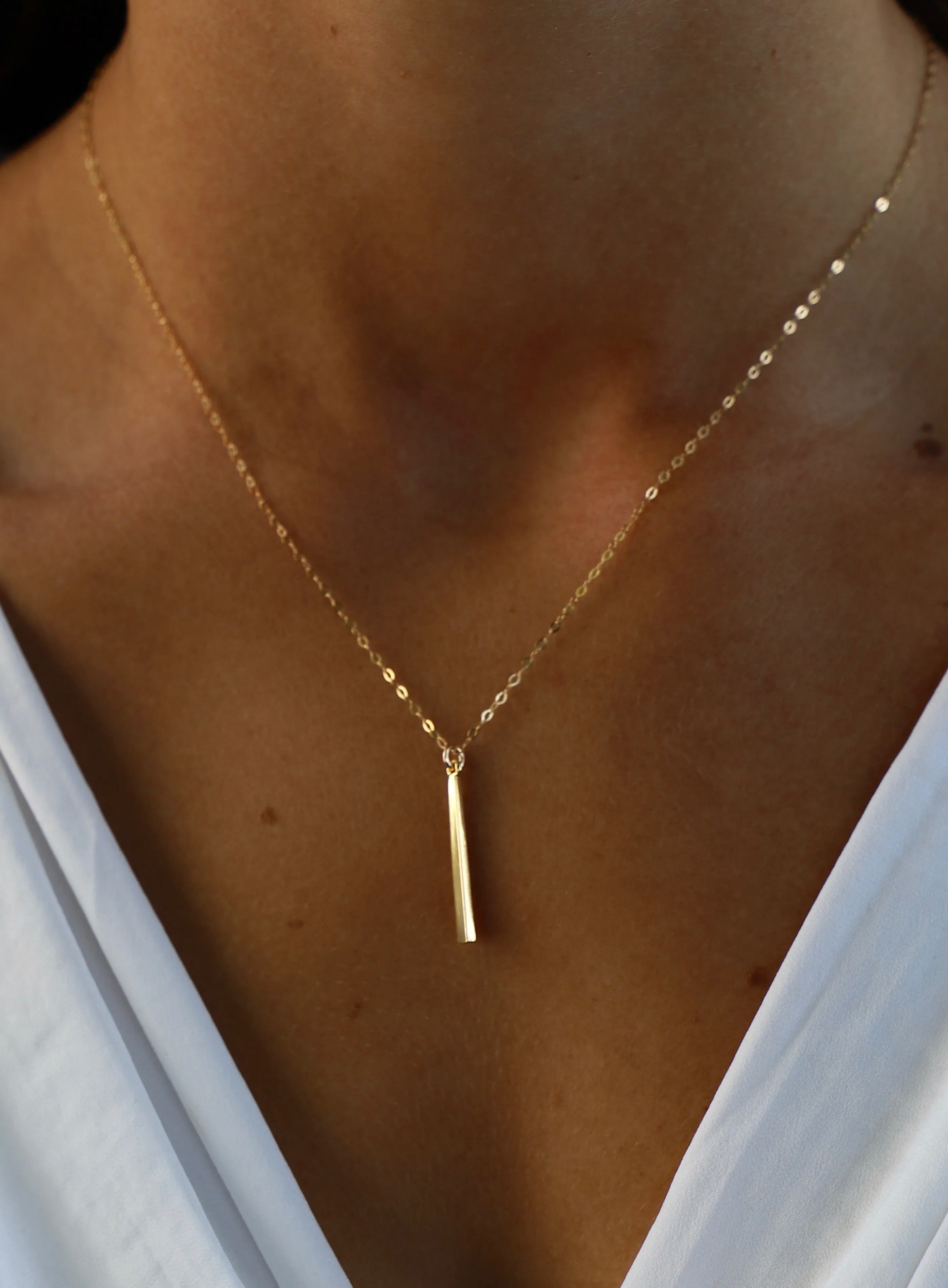 PETITE BAR NECKLACE