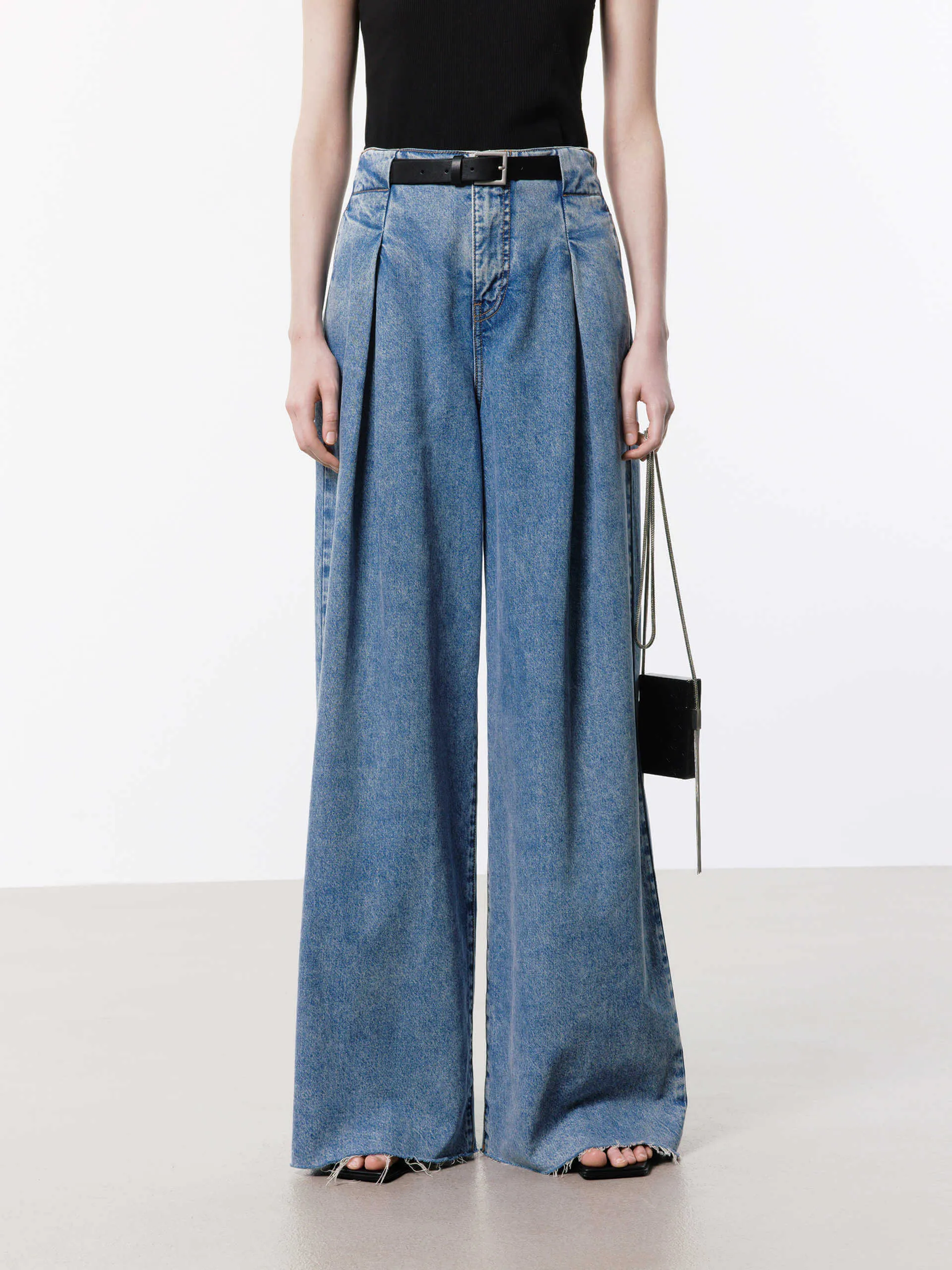 Pleated Wide Leg Jeans