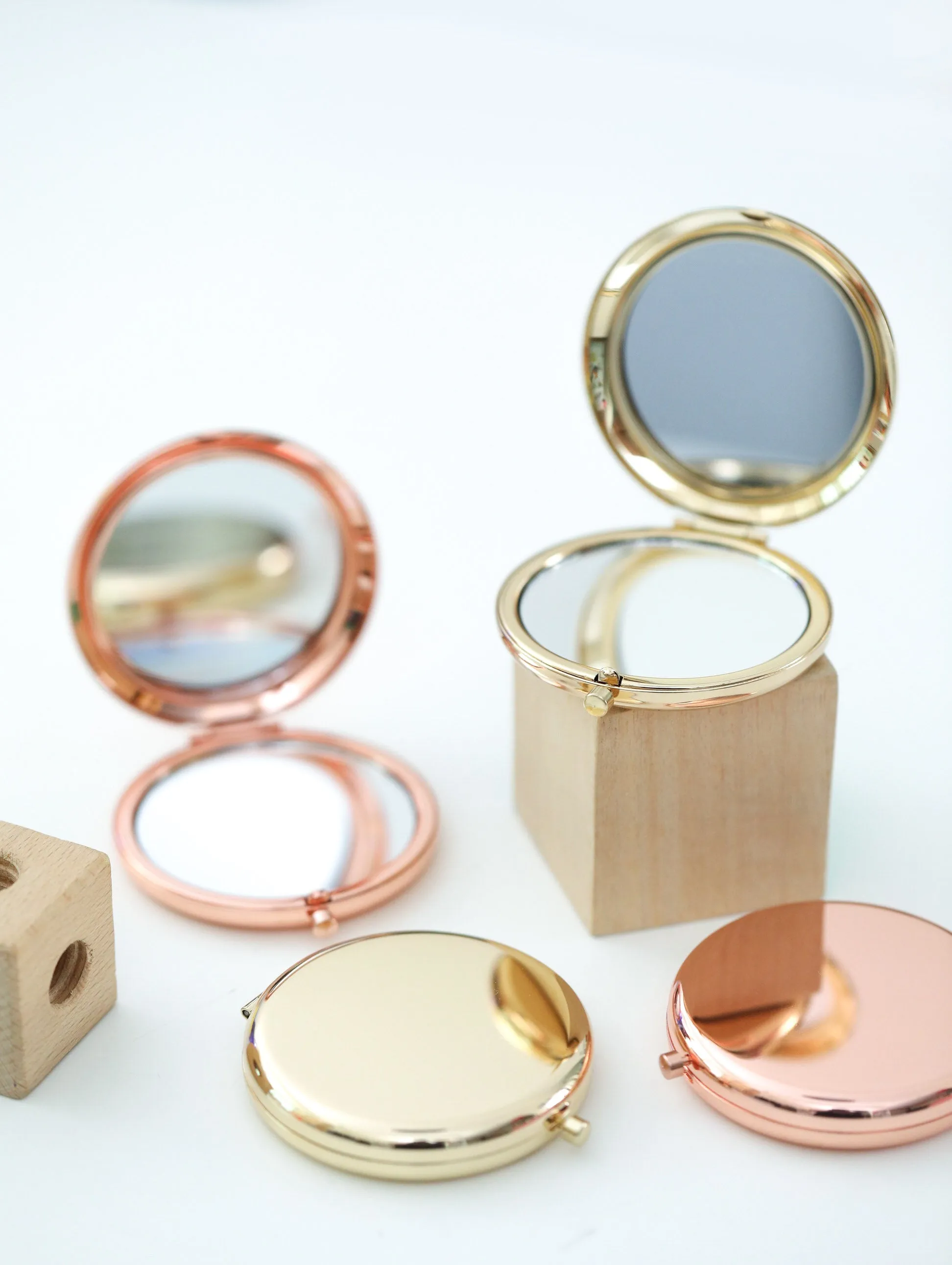 Round Foldable Metal Compact Mirror