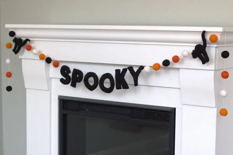 SPOOKY Halloween Black Cat Felt Garland- Orange & Black